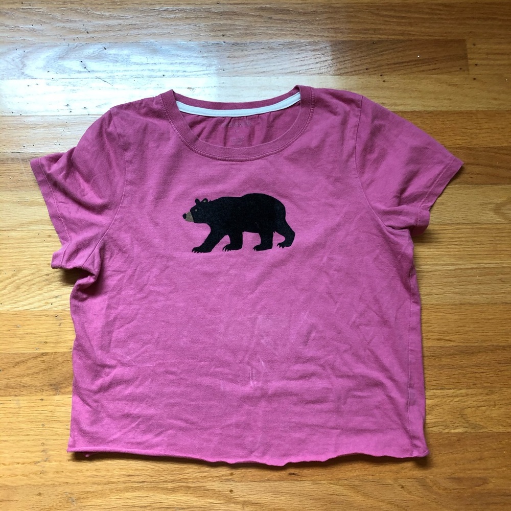 Cropped pink shirt with velvet black bear design